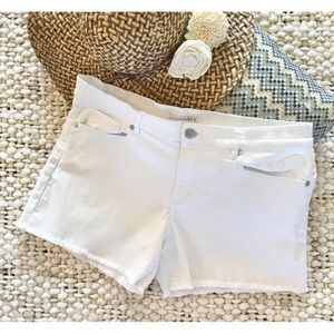 LOFT White Frayed Hem Denim Shorts Size 31/12, EUC